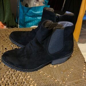 Black Suede Chelsea Boots with Elastic Panels